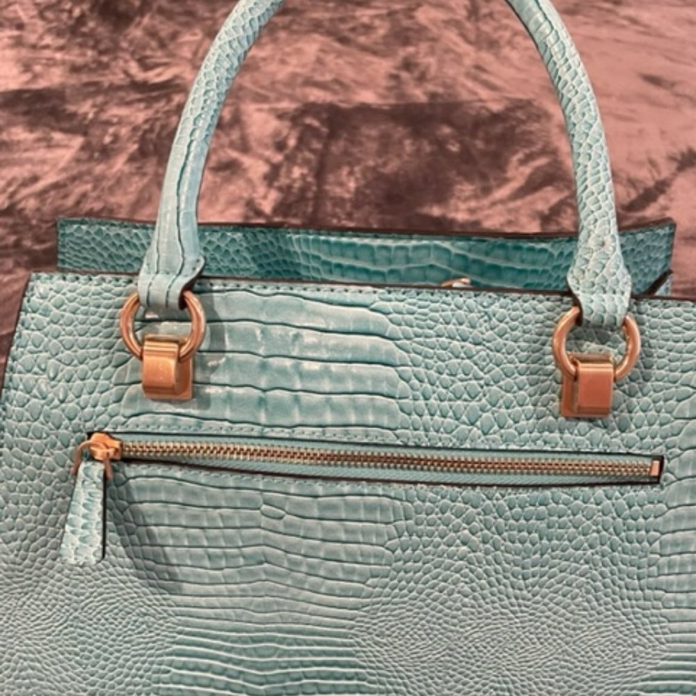 Guess Purse - Picture 2 of 6